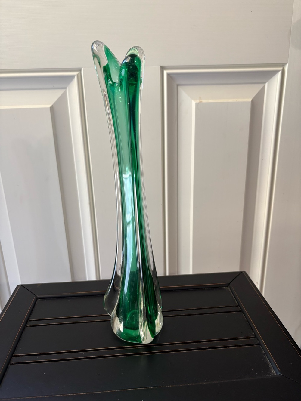 💐Green Art Glass Bud Vase - Elegant Tall Centerpiece